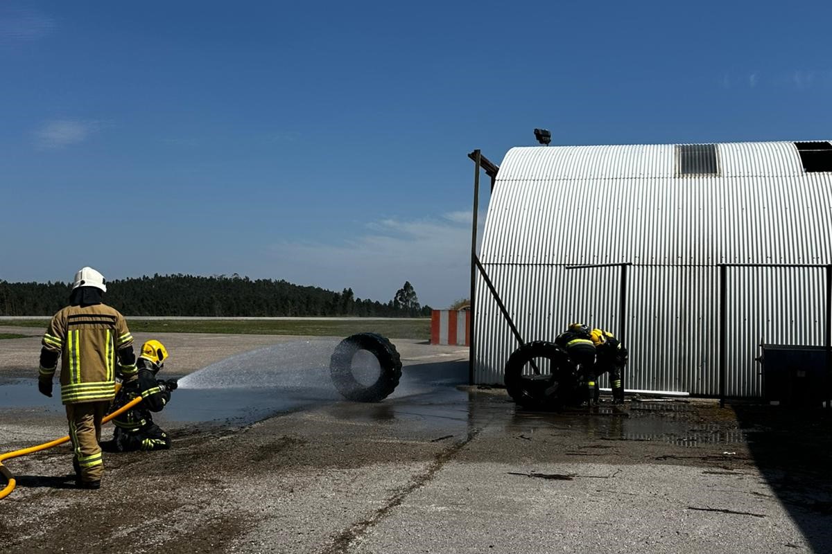 Bombeiros do Médio Tejo recebem formação de segurança operacional em estruturas aeroportuárias